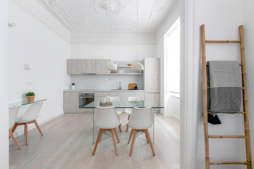 Athens Center Modern Apt In Art Nouveau Building Екстериор снимка