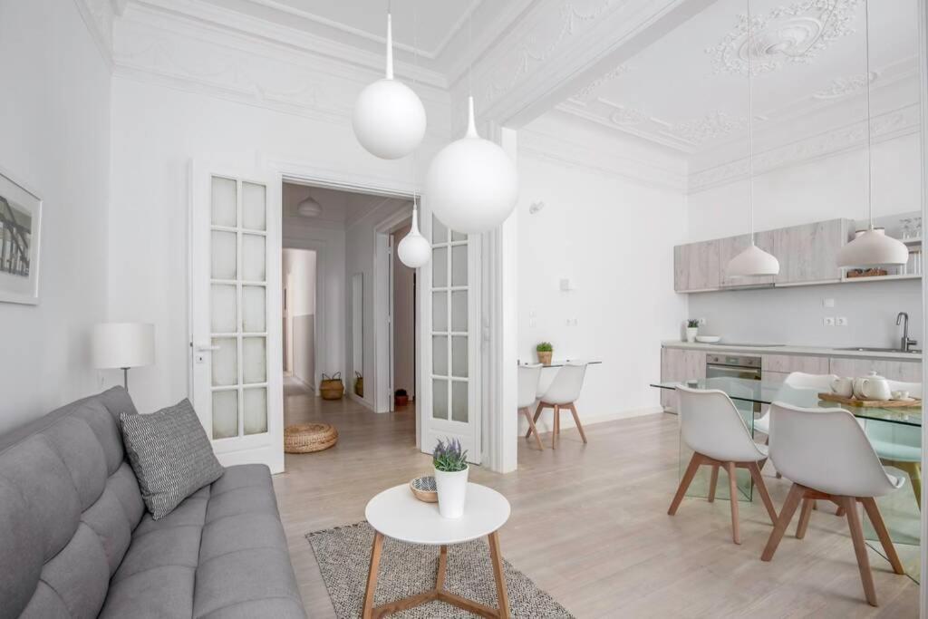 Athens Center Modern Apt In Art Nouveau Building Екстериор снимка